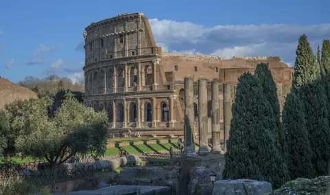 El Coliseo y el Foro Romano en Roma