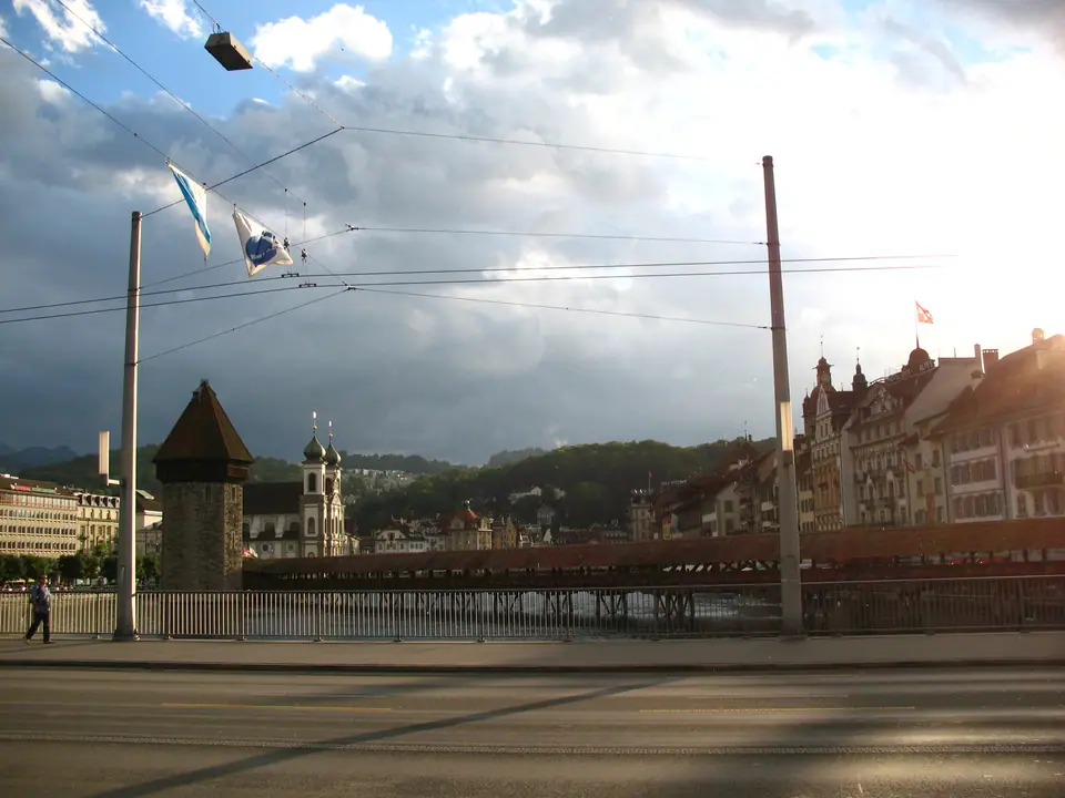 Puente de la Capilla (Kapellbrücke) sobre el río Reuss en Lucerna