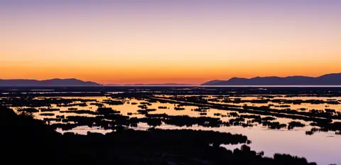 Amanecer sobre el lago Titicaca desde Puno